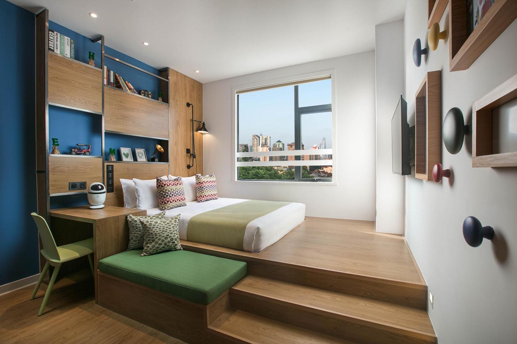 Deluxe Queen Room