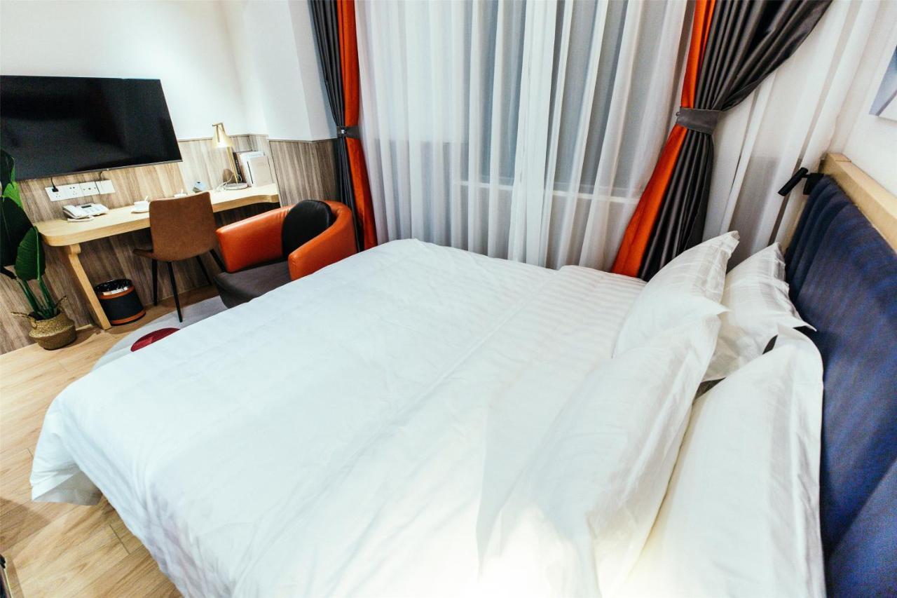 Deluxe Queen Room