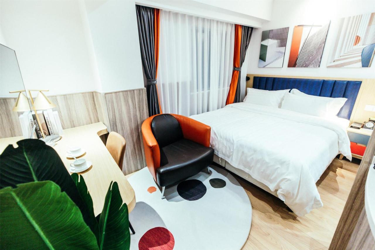 Deluxe Queen Room