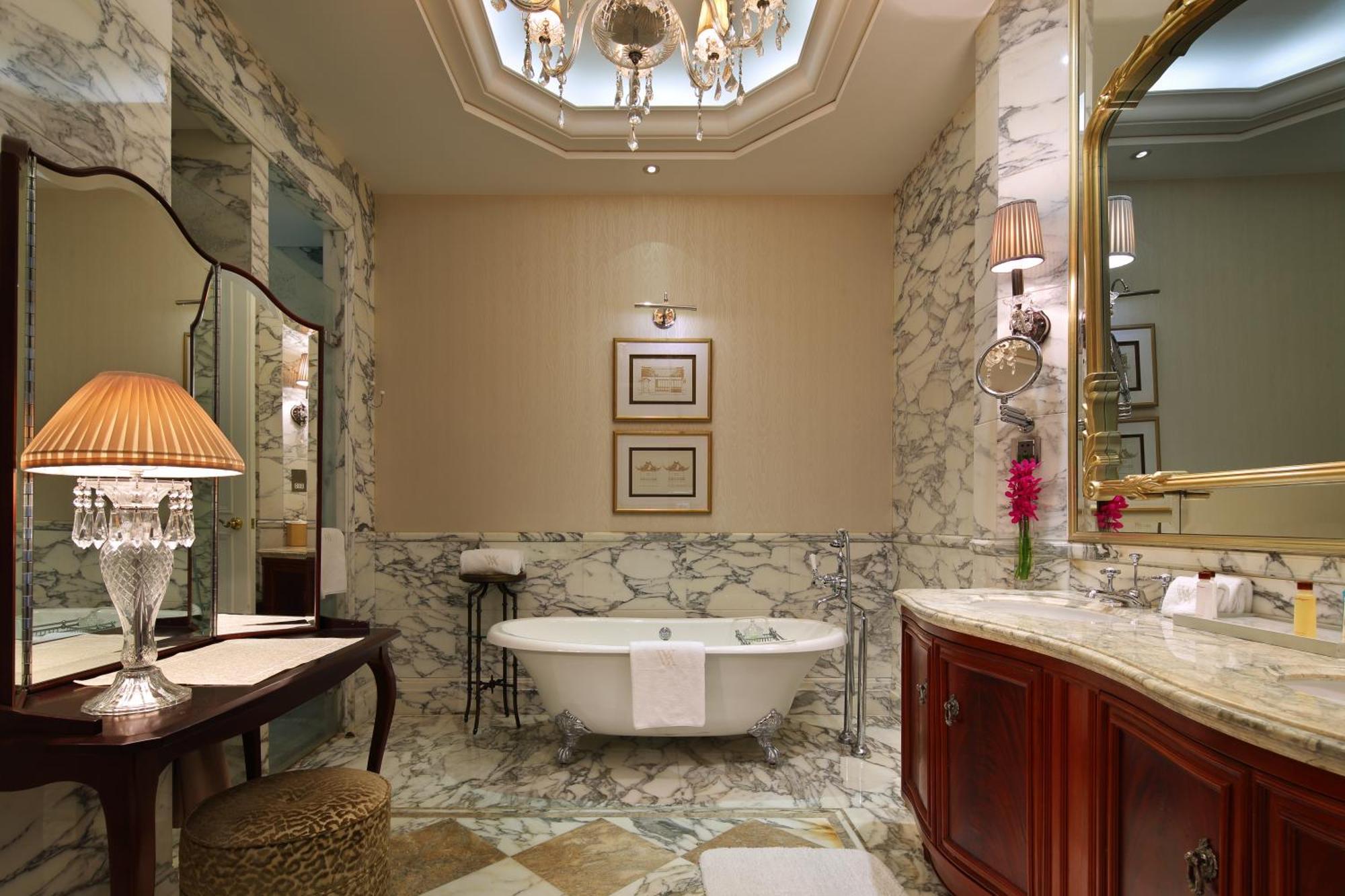 Heritage King Suite,1622028299:JPEG