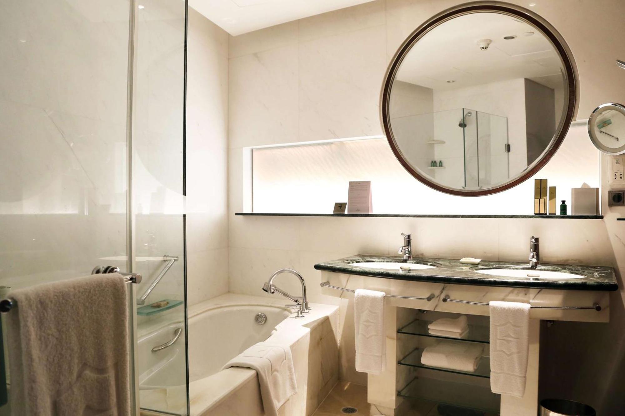 Horizon Executive King Room