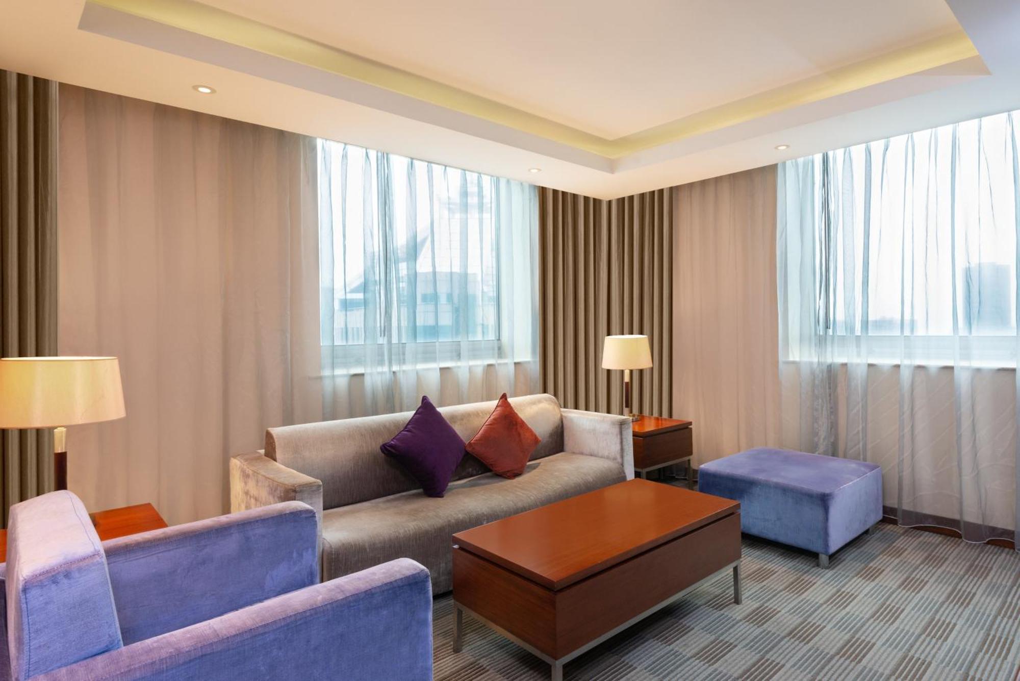 1 King One-Bedroom Suite Living lounge Access,1277673031:JPEG