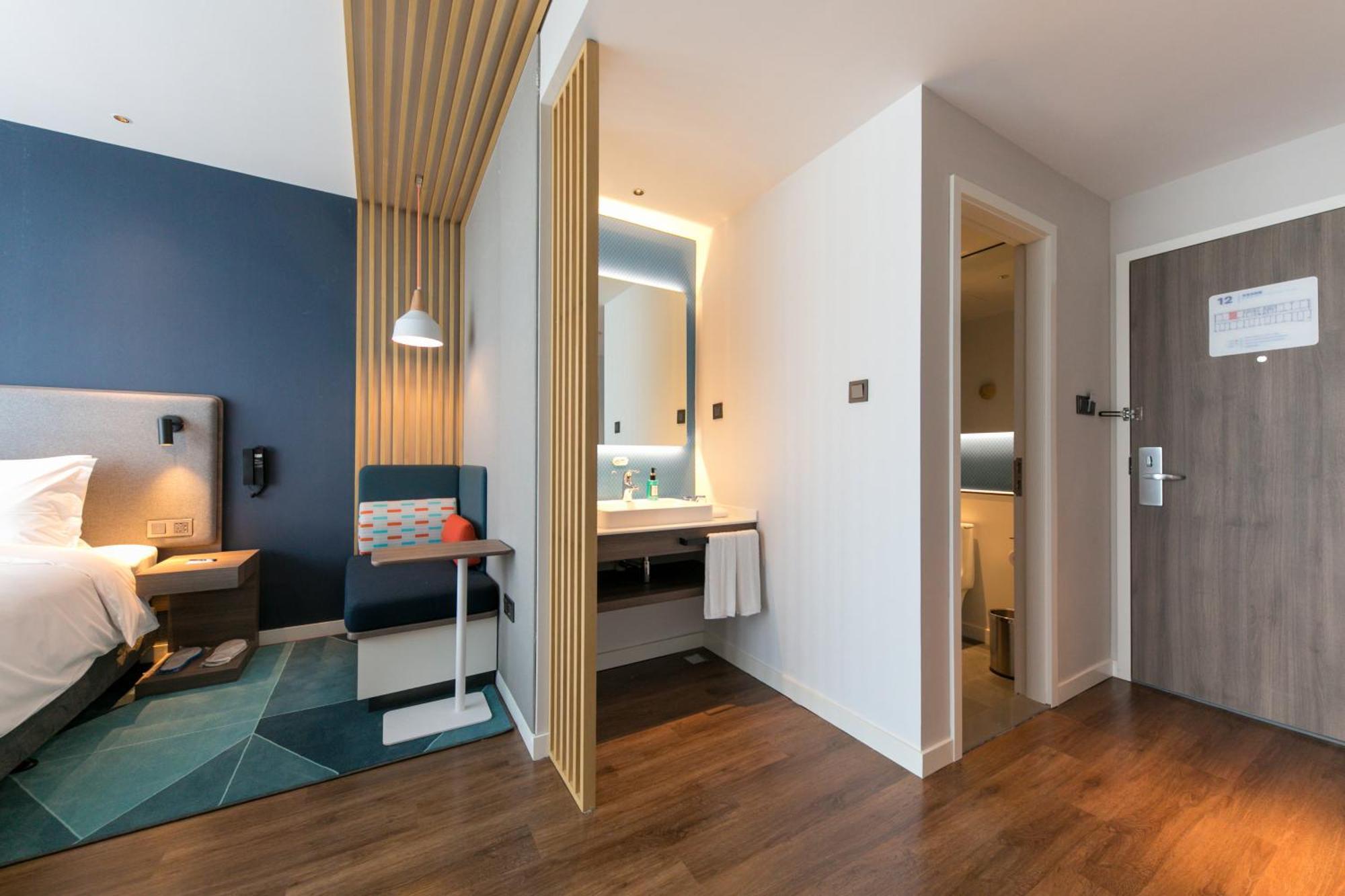 Standard King Room