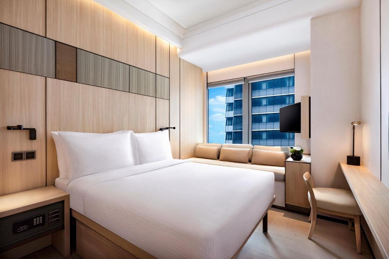 Deluxe High Floor King Room,1299228829:JPEG