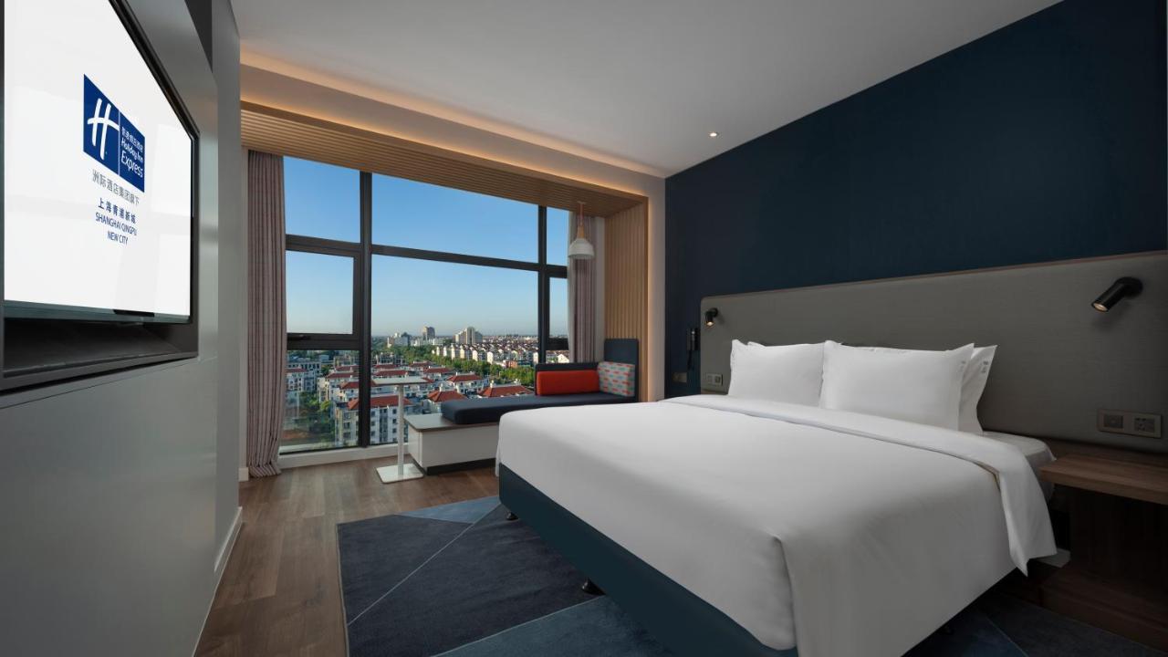 Standard King Room with City View