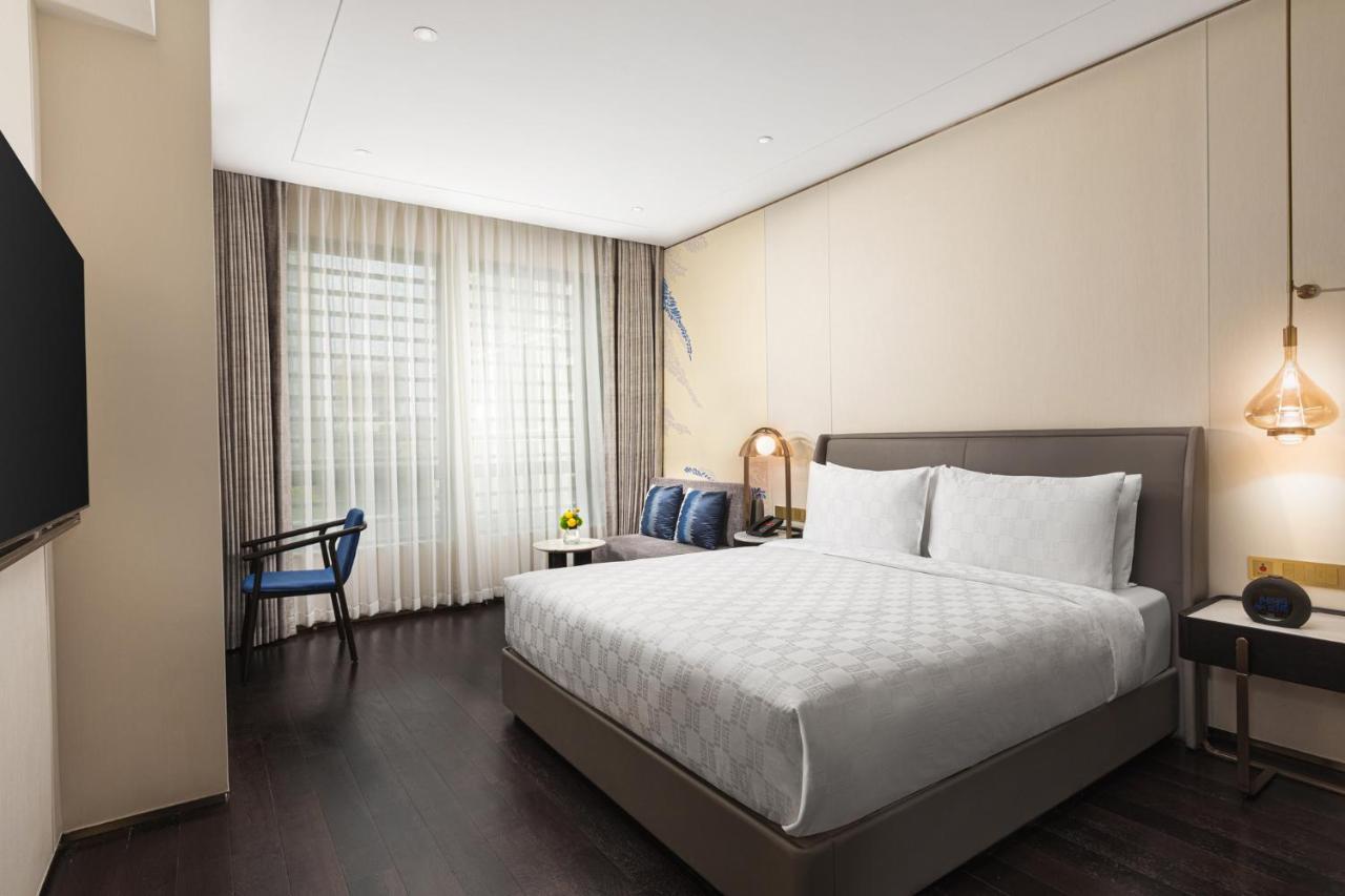 Standard King Room Accessible