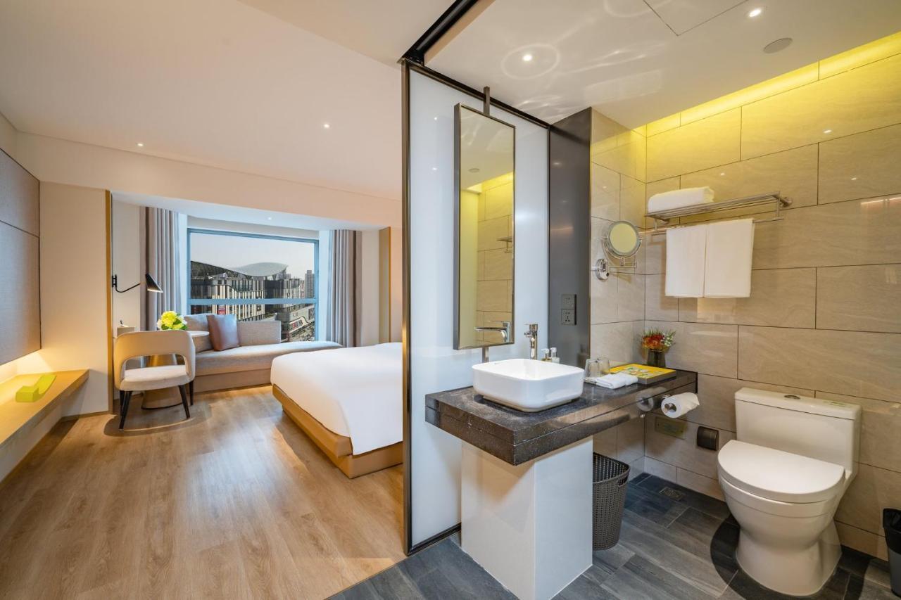 Standard King Room City View
