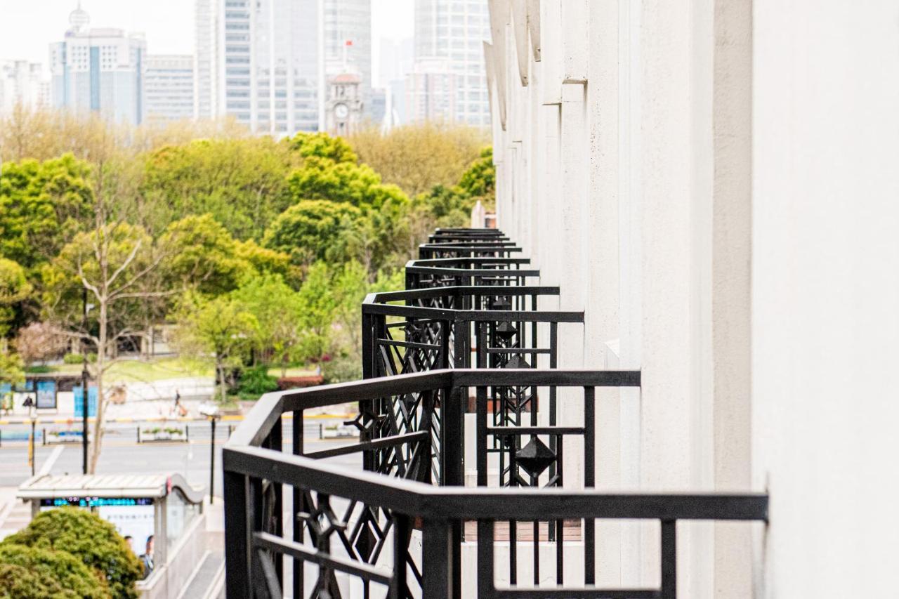 Nihong Balcony King Room -Oriental Pearl Tower View