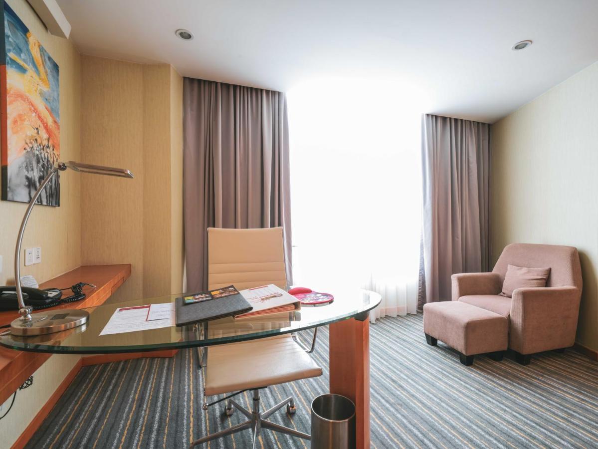 Deluxe King Room Non-Smoking