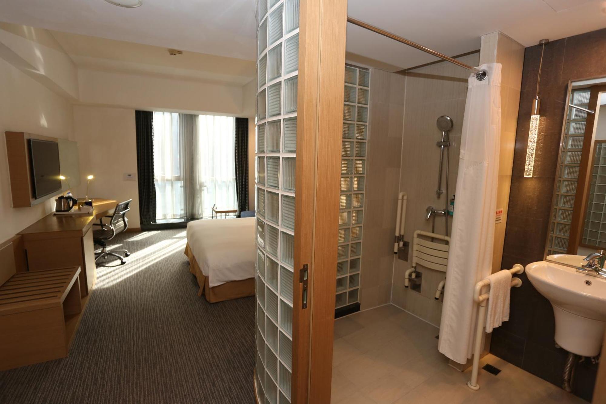 Quarto Queen com 2 Camas - Acessível Para Hóspedes com Mobilidade Reduzida.