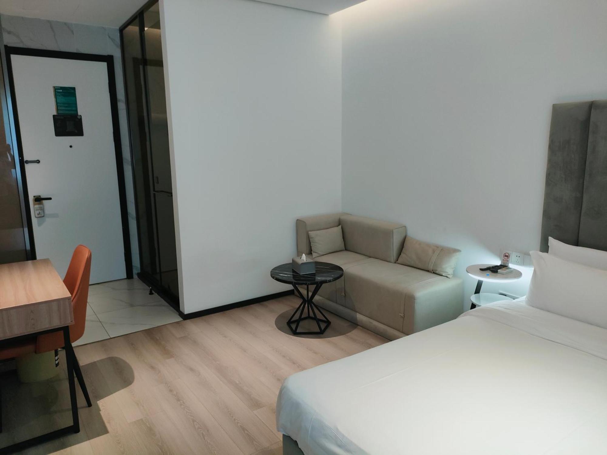 Deluxe Queen Room