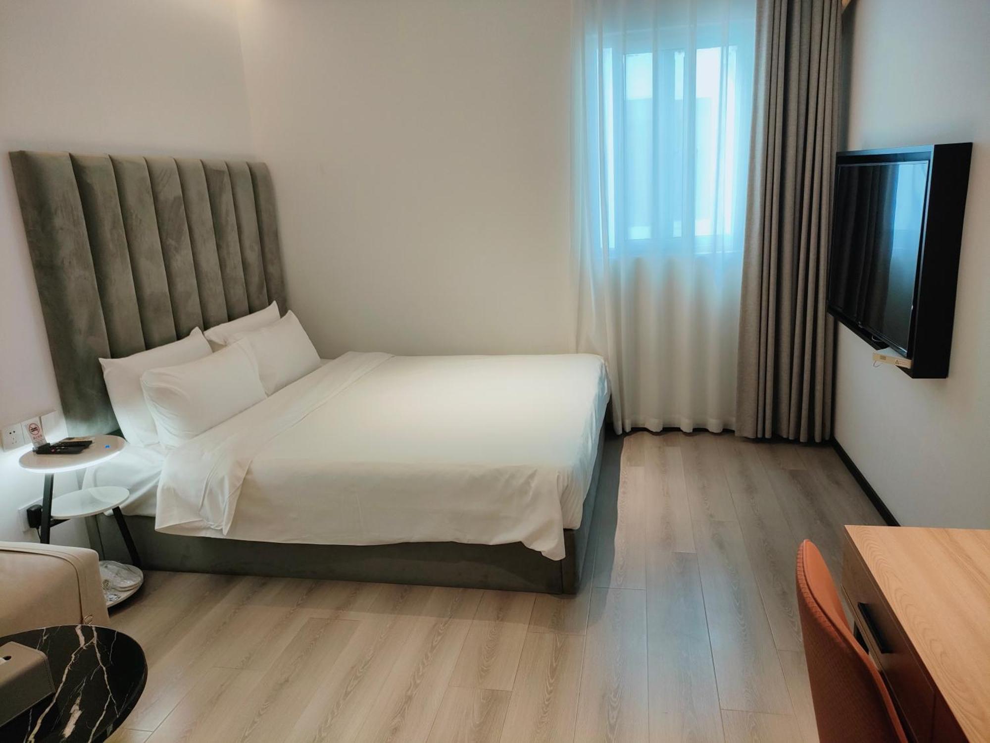 Deluxe Queen Room