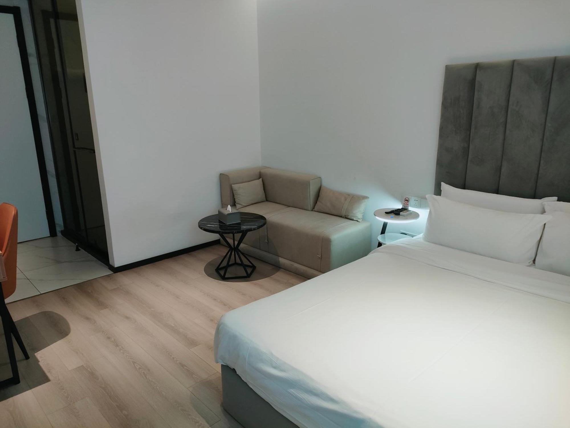 Deluxe Queen Room