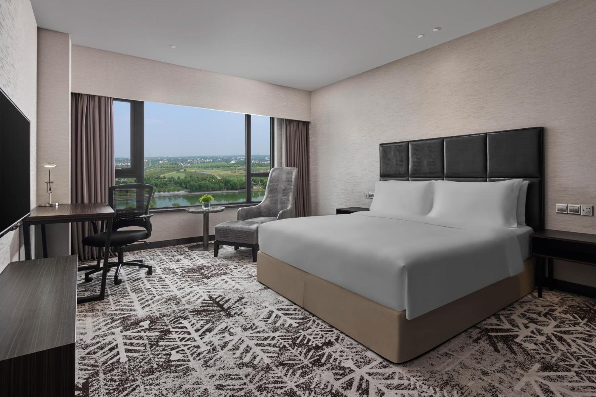 Standard King Room Lake View,1674757005:JPEG
