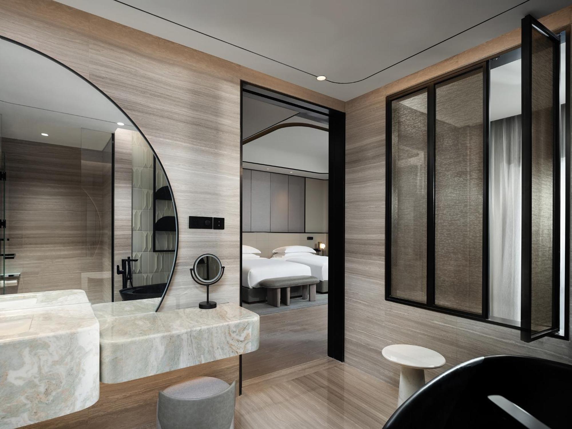 Intercontinental Lake View
