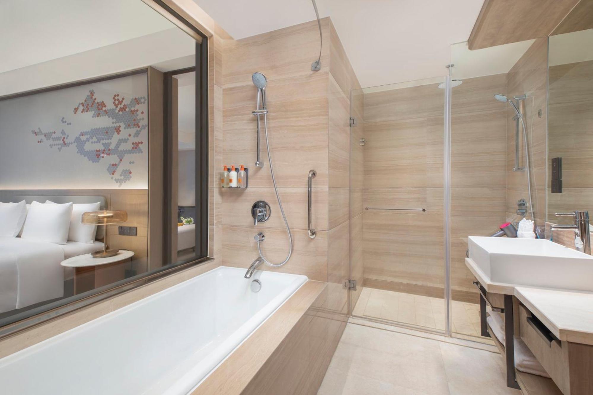 Standard King Room Lounge Access