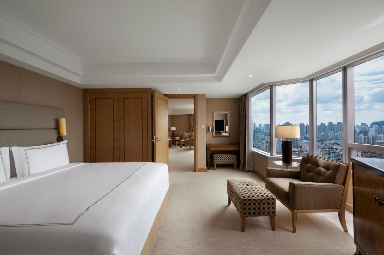 Deluxe King Suite