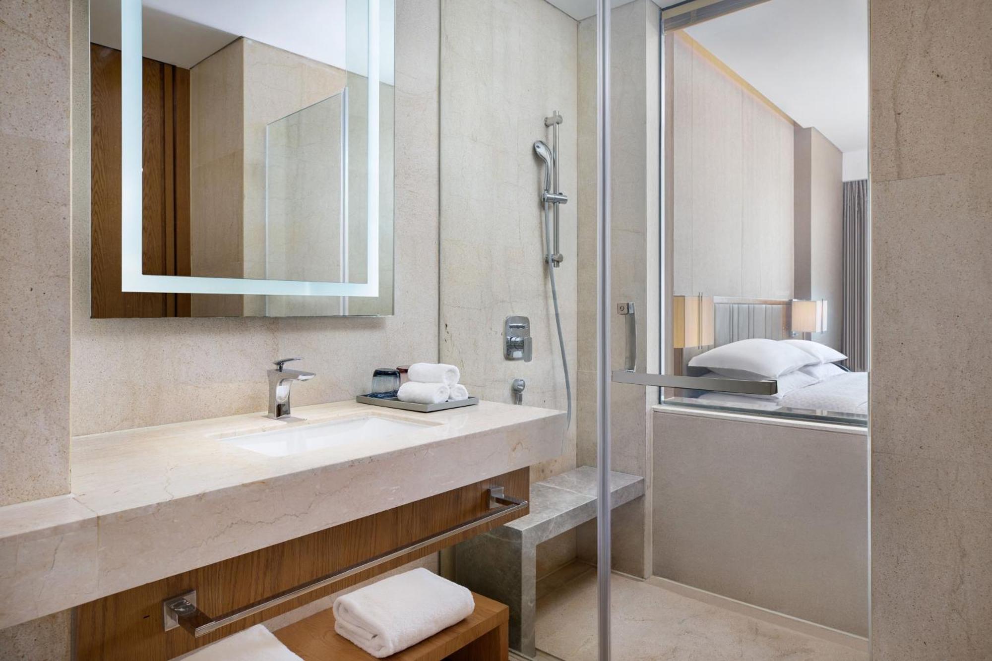 Deluxe Room Guest Room 1 King City view