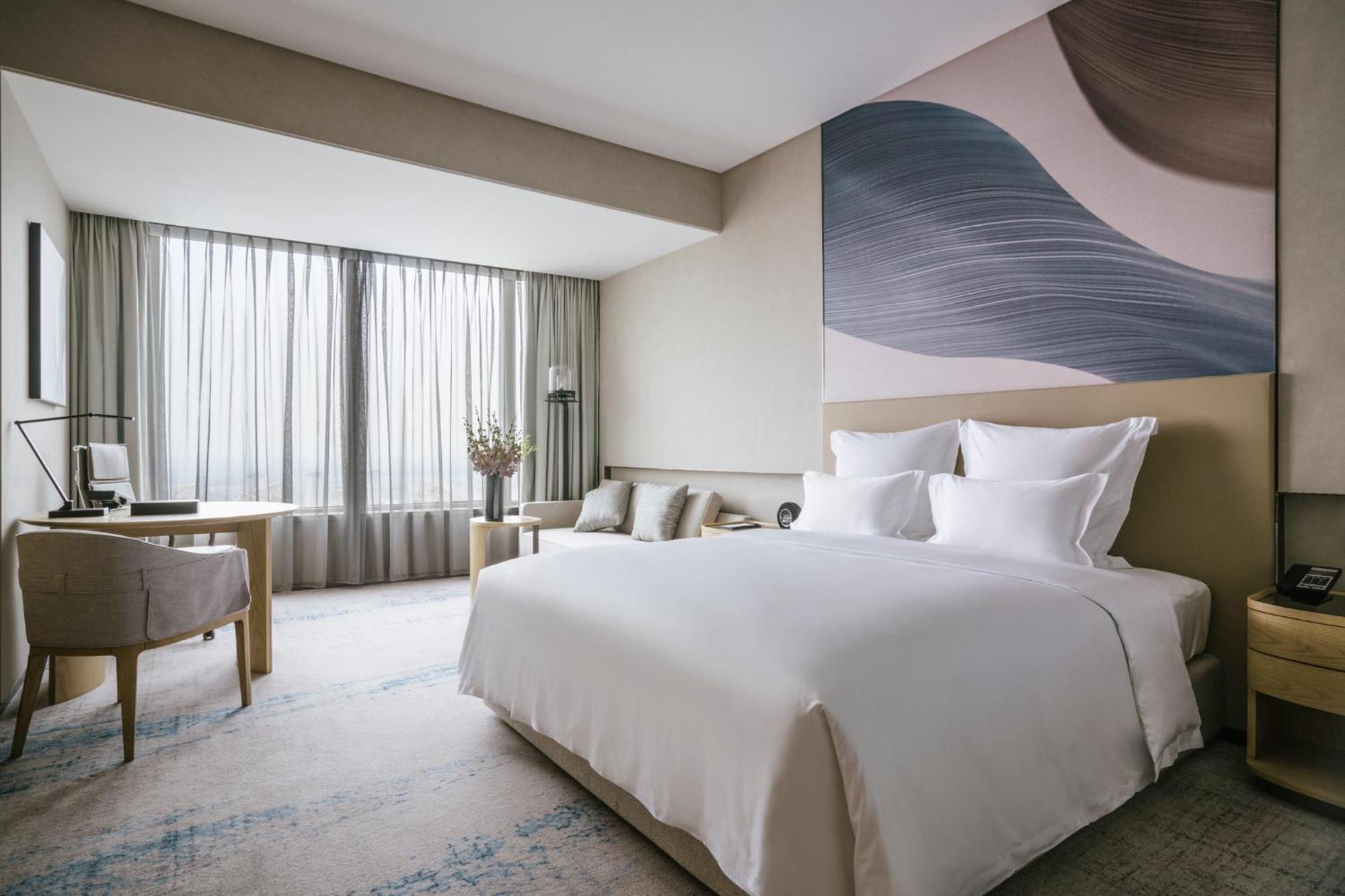 Superior King Room City View