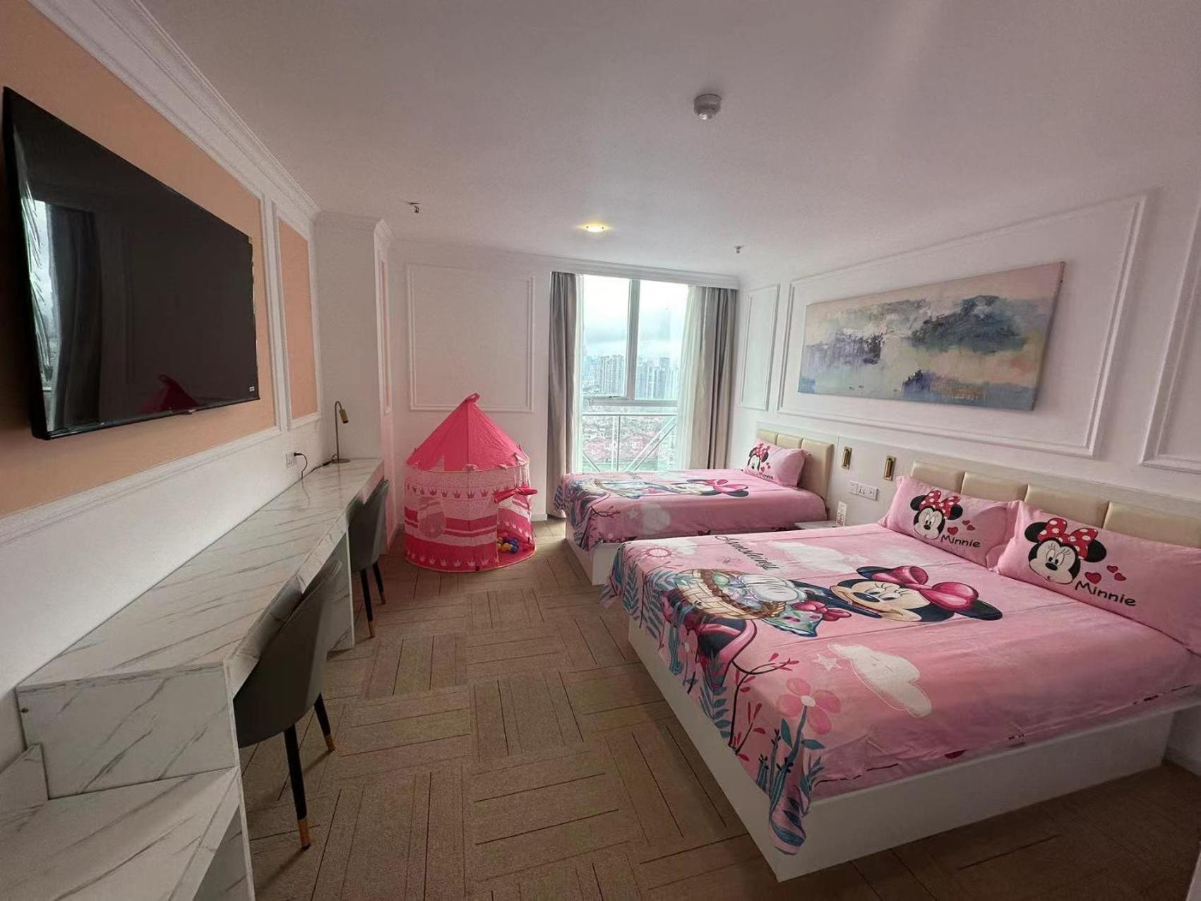 Deluxe Family Room,1586118287:JPEG