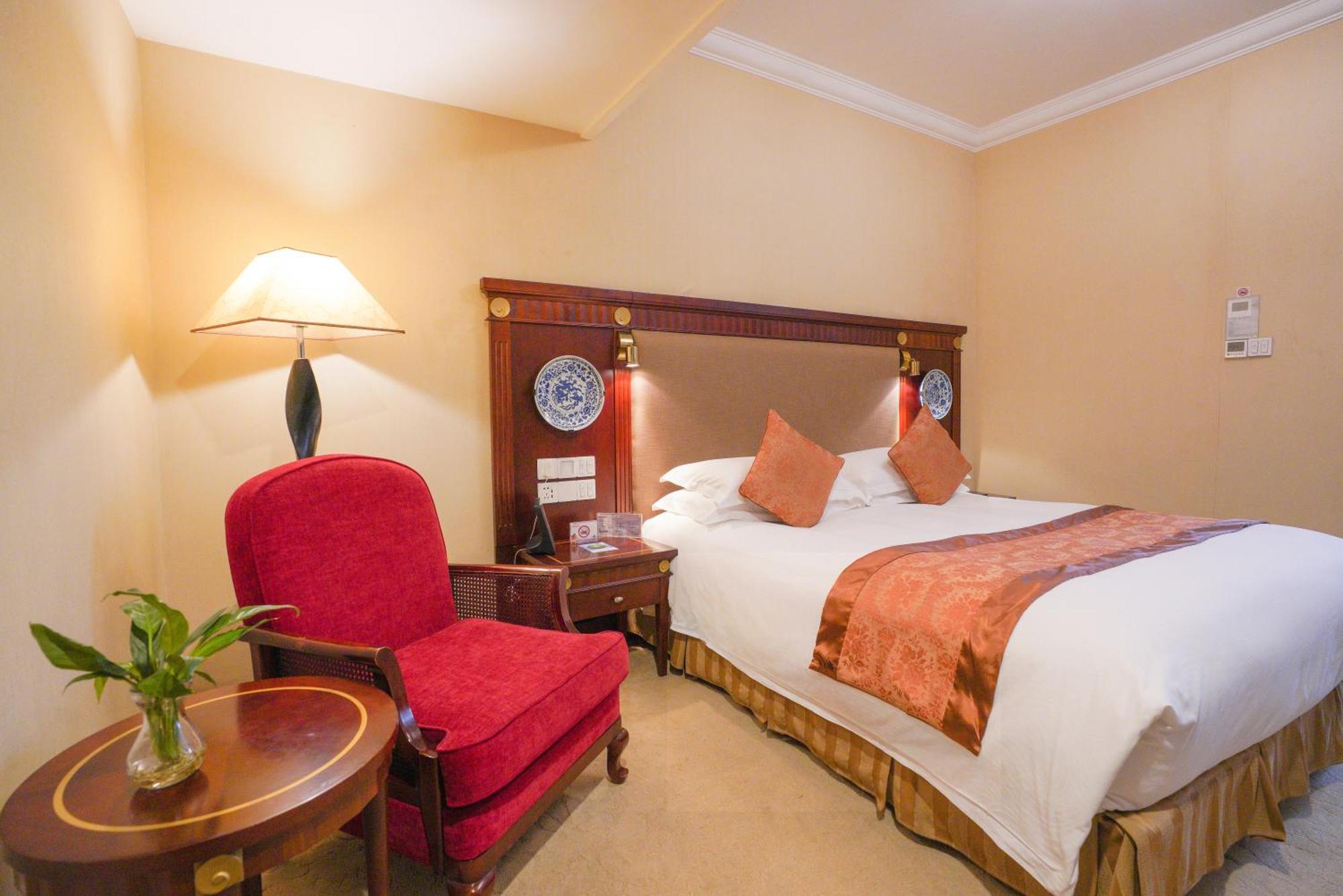 Classic Queen Room