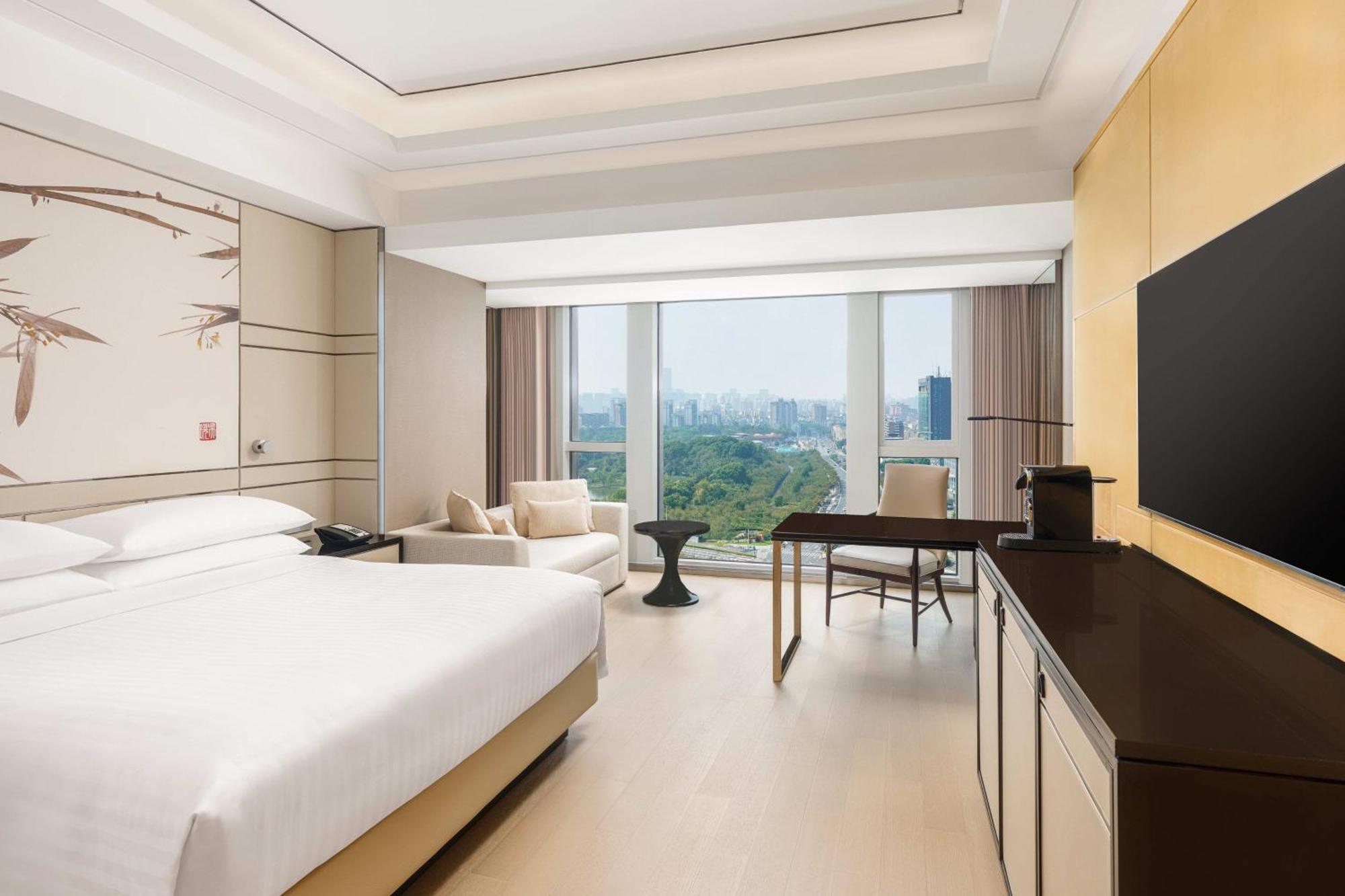 King Room with Park View - Executive Lounge Access