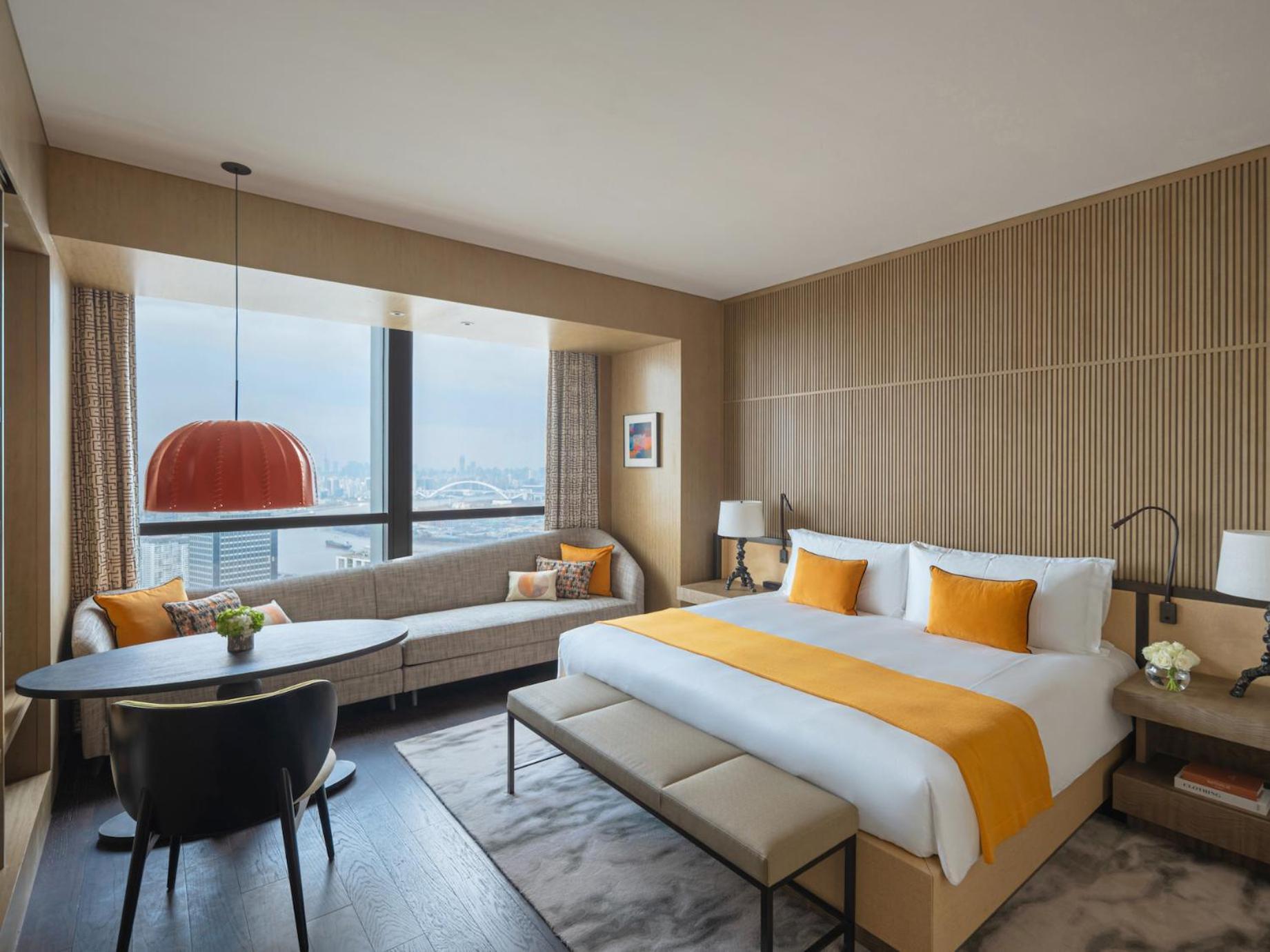 Quarto com Cama King-size e Vista do Rio