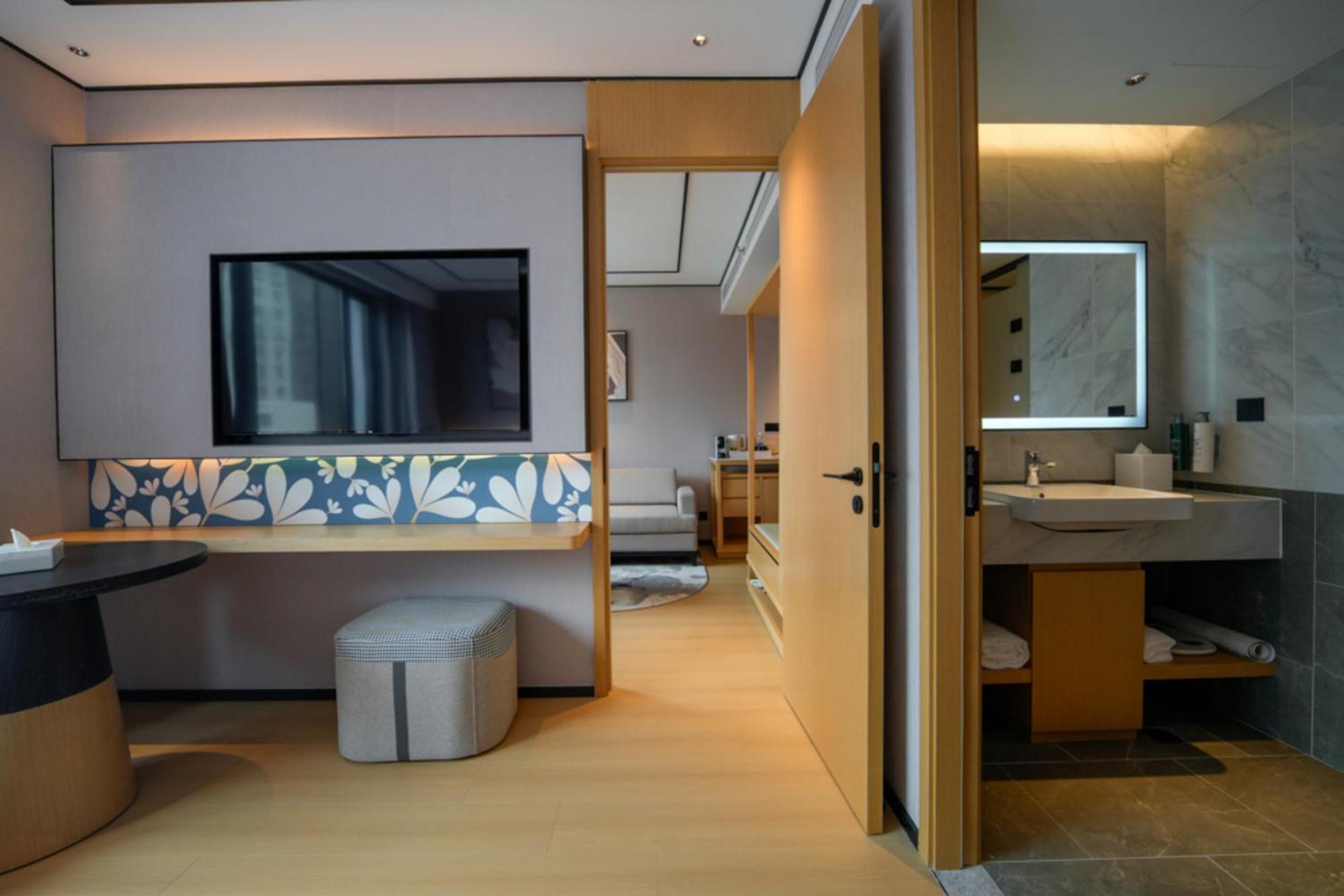 Deluxe King Suite