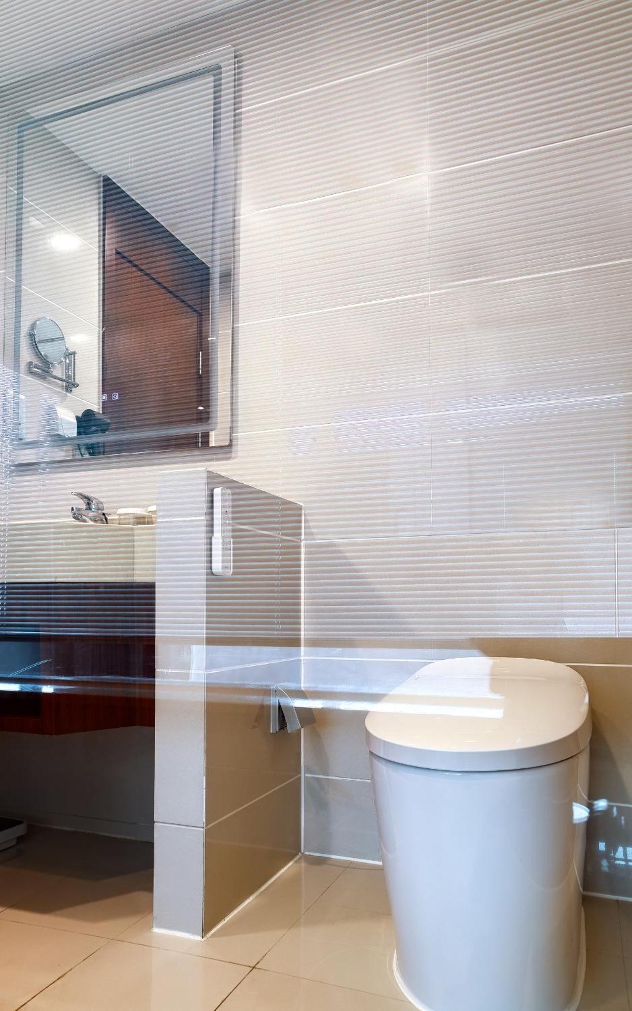 Standard King Room - City Landmark with HuangPu River view, High Floor,1654252717:JPEG