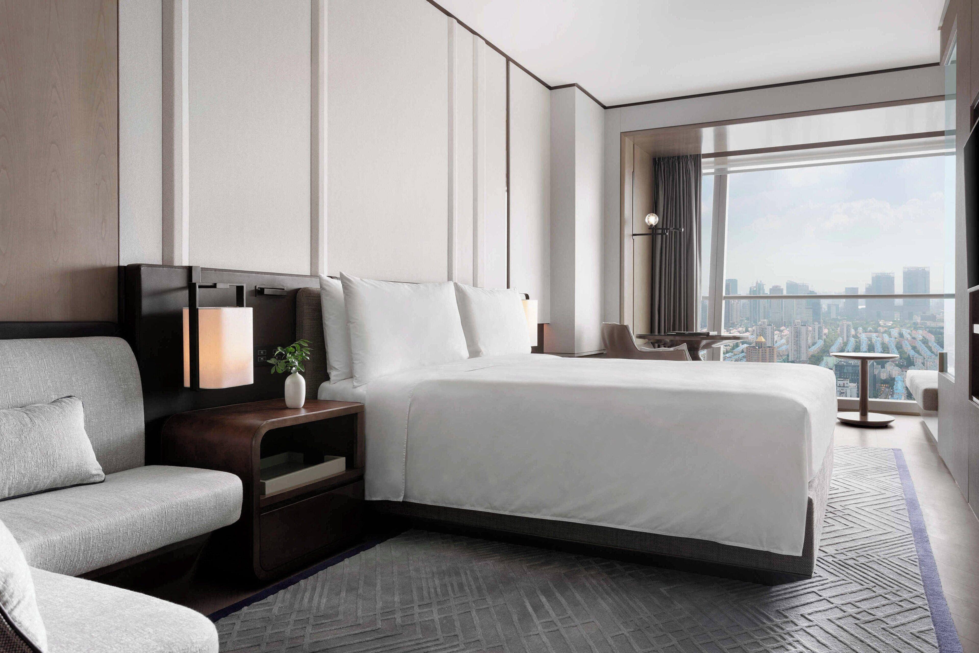 Deluxe King Room City View