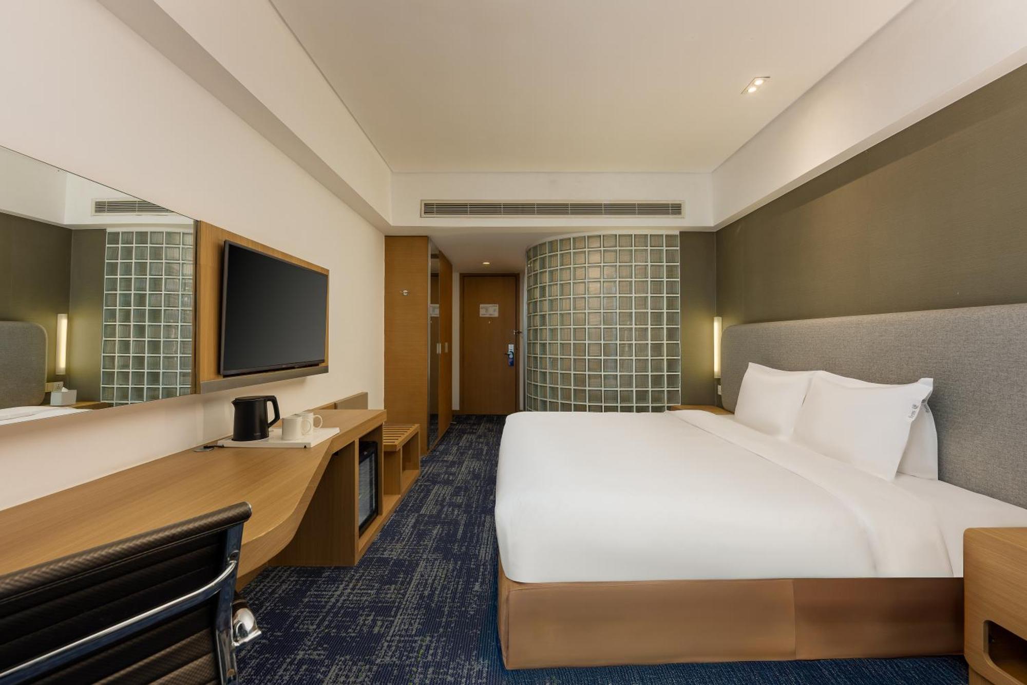 Standard King Room with Minifridge