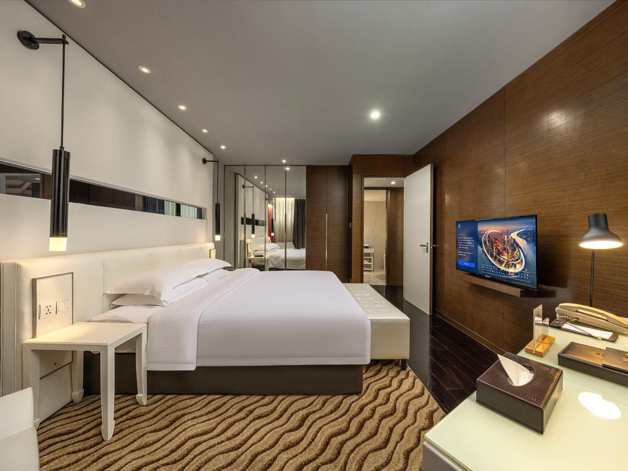 Ultra Sassy Double Suite,1742845361:JPEG