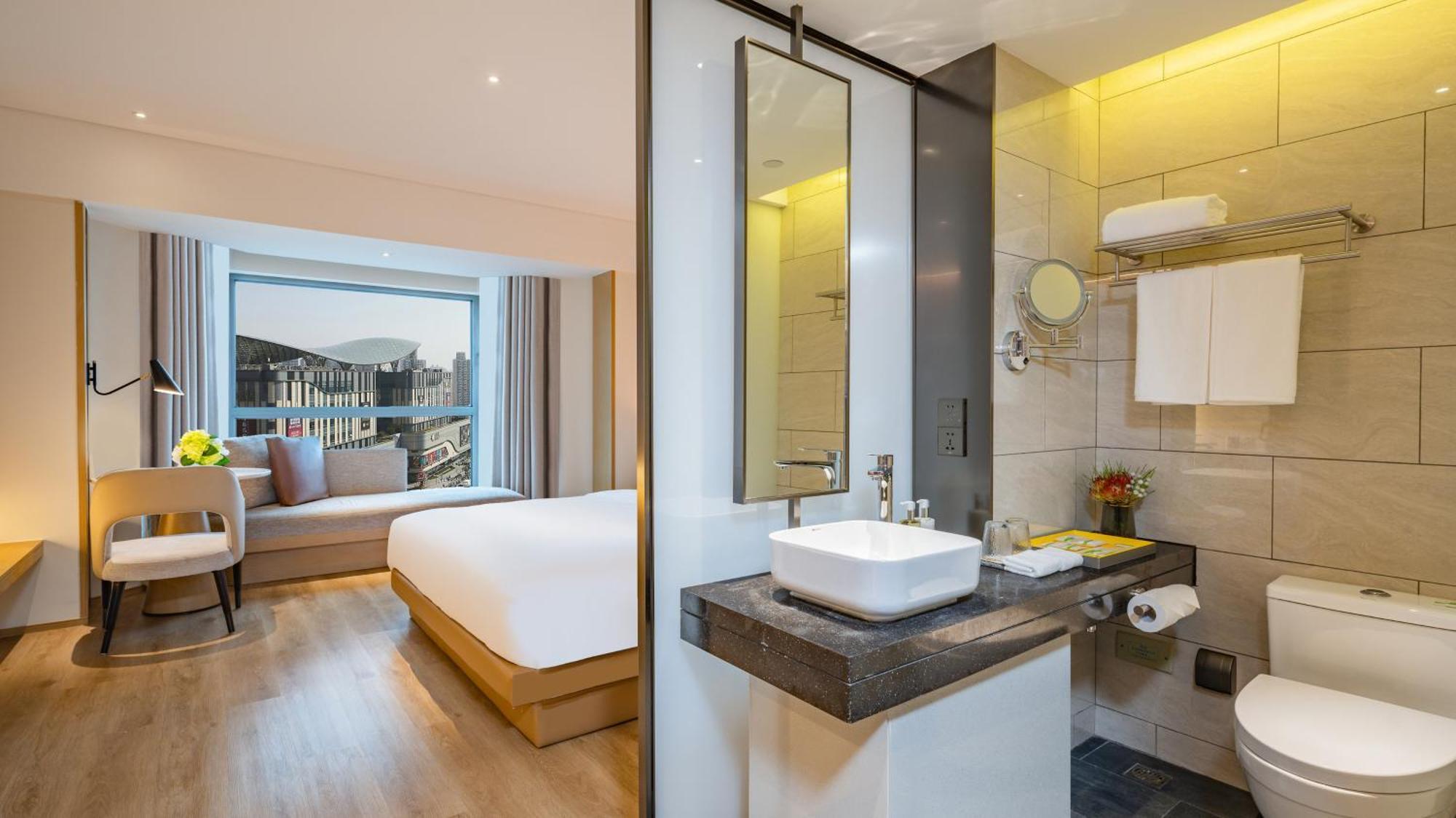 Standard King Room City View
