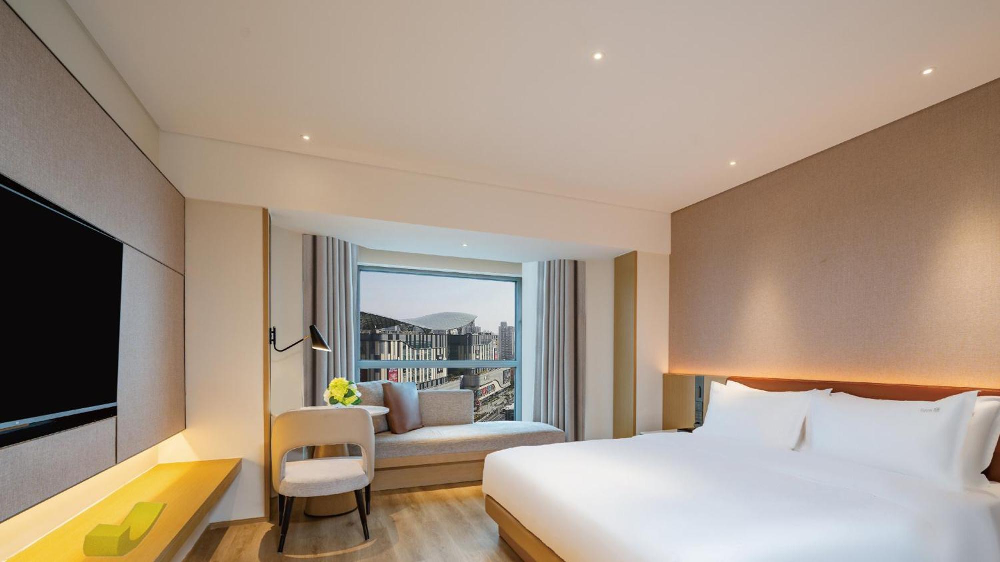 Standard King Room City View