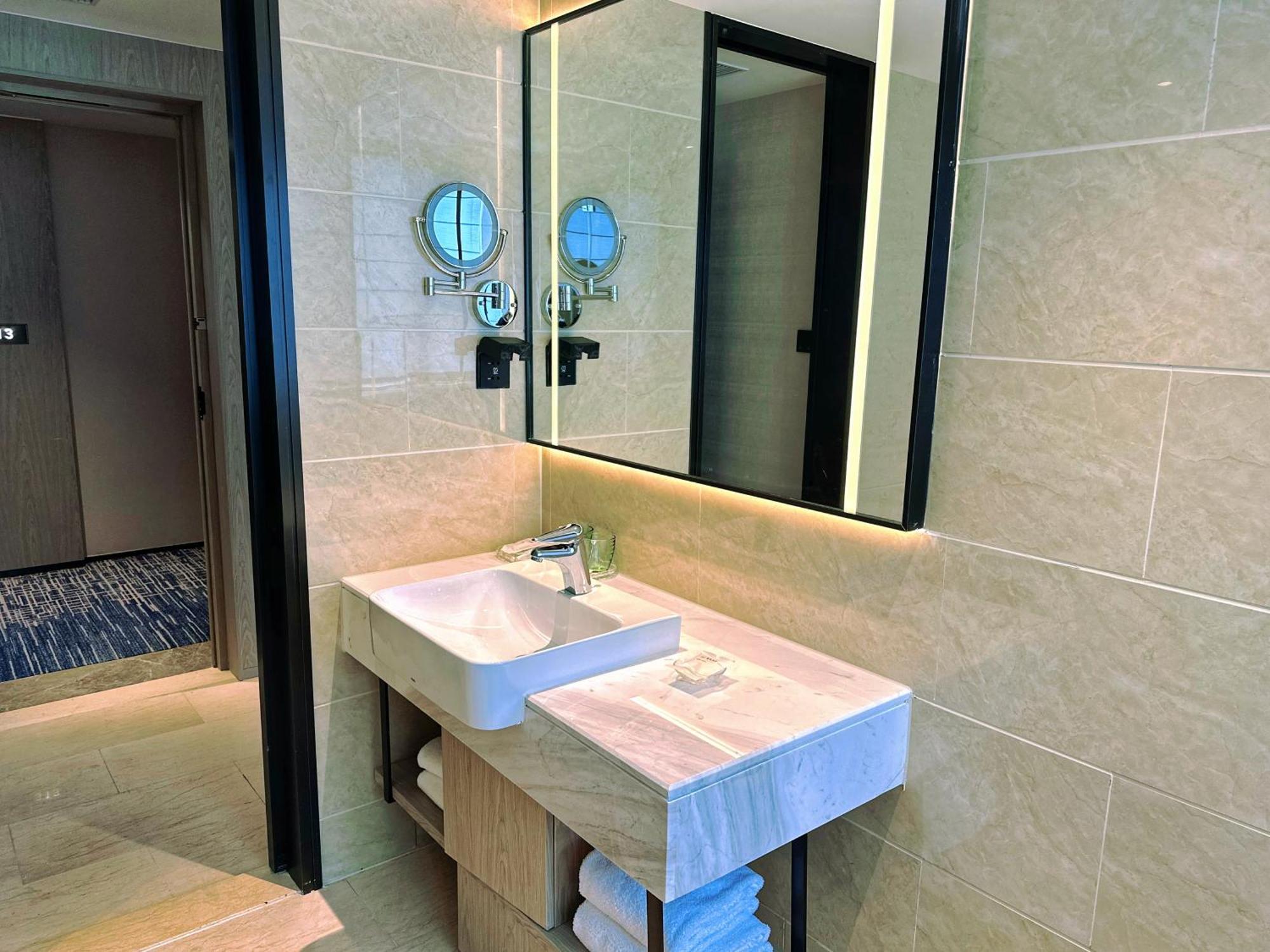 Deluxe King Room,1758323893:JPEG