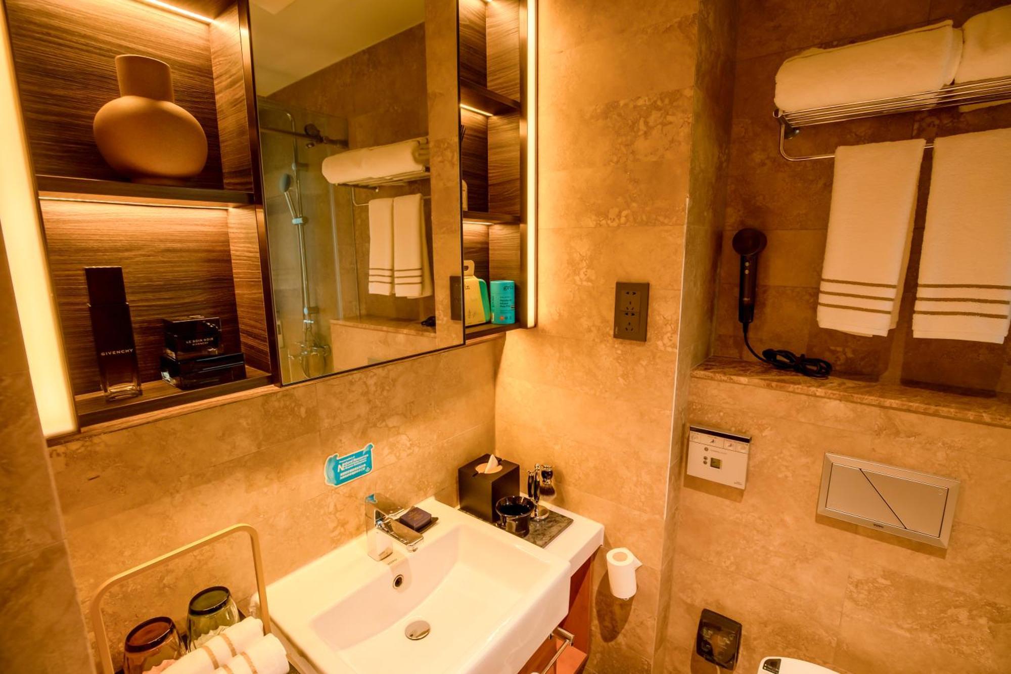 One Bedroom Premier Suite
