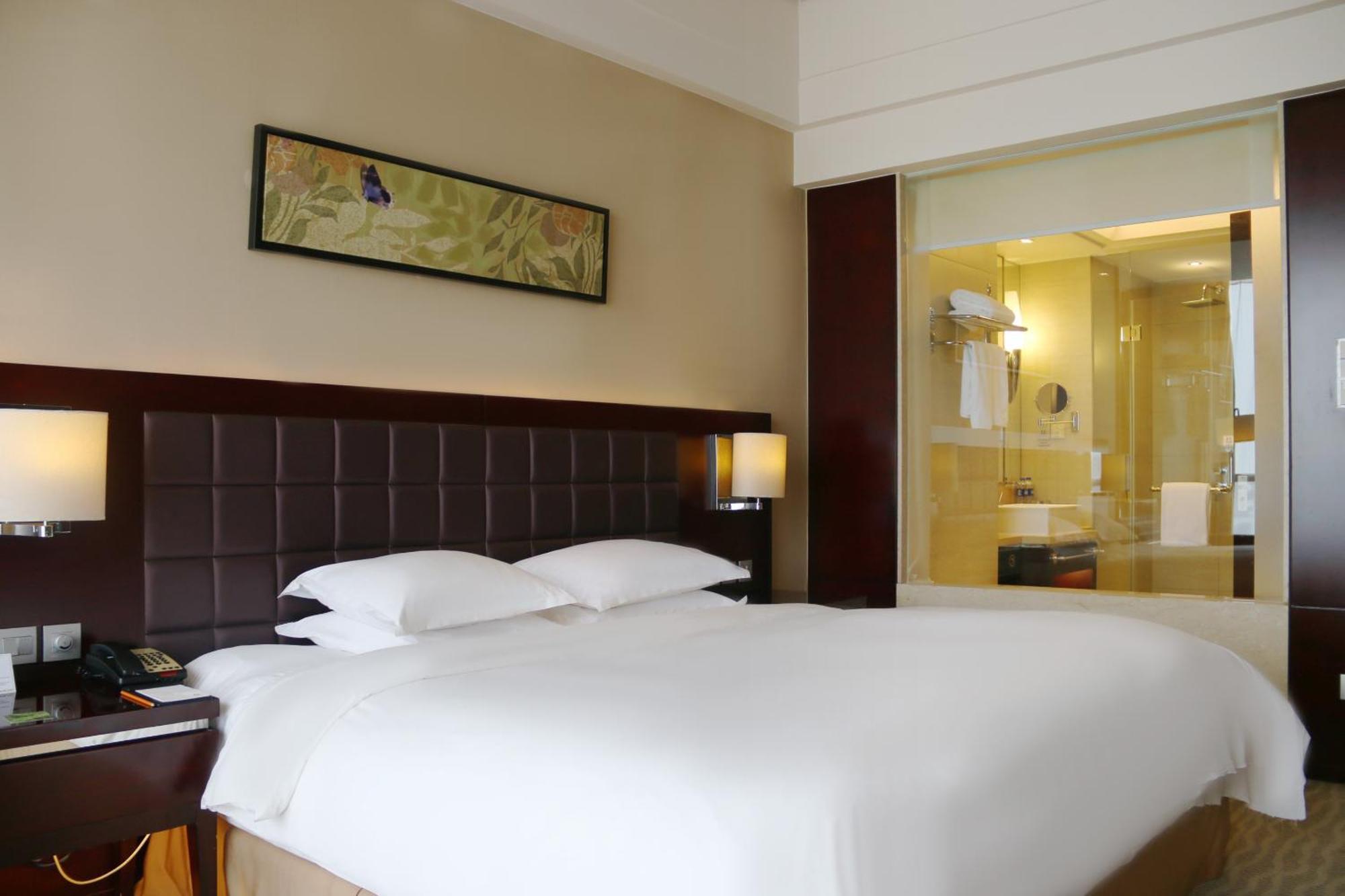 Standard Queen Room