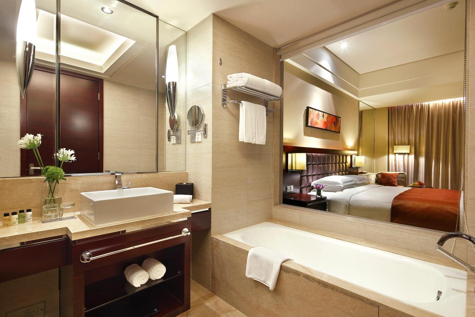 Standard Queen Room