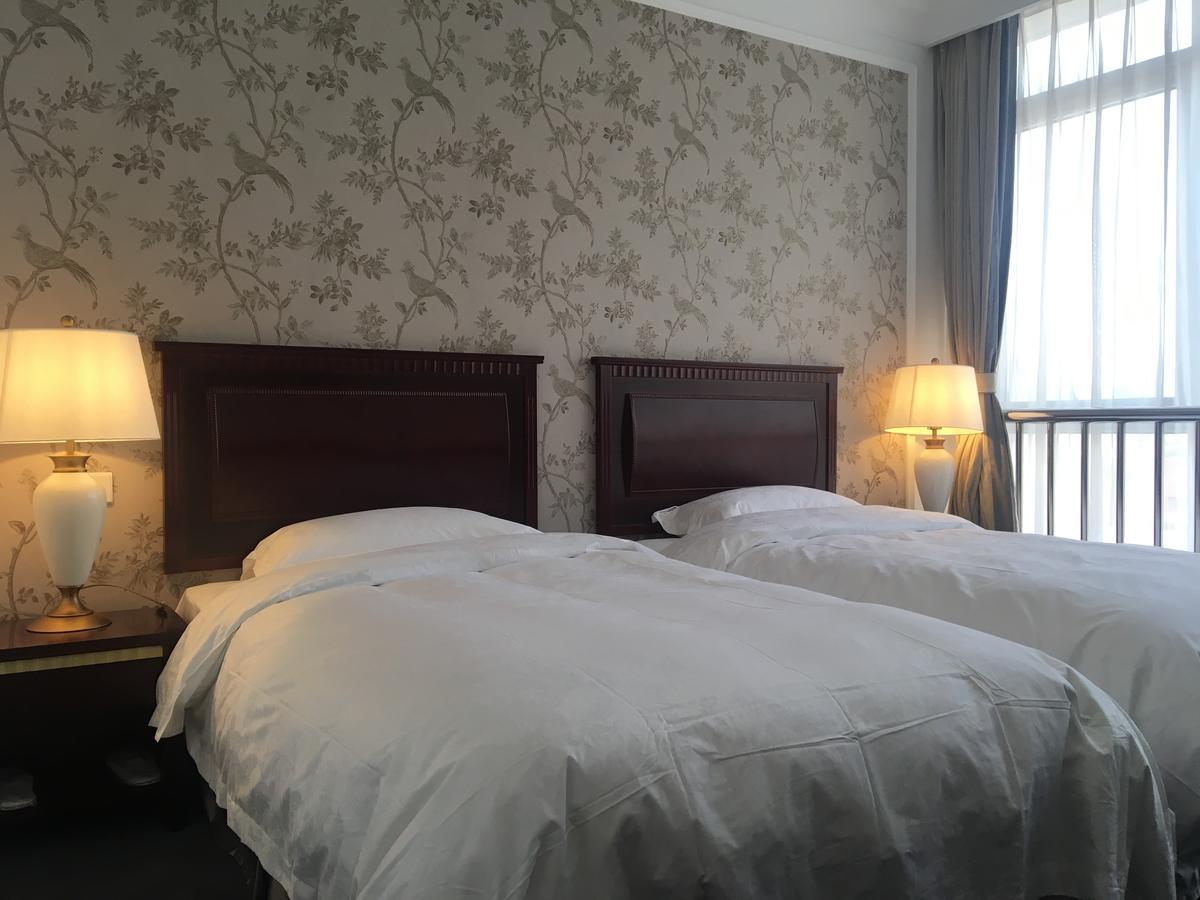 Double or Twin Room Shower,608635812:JPEG