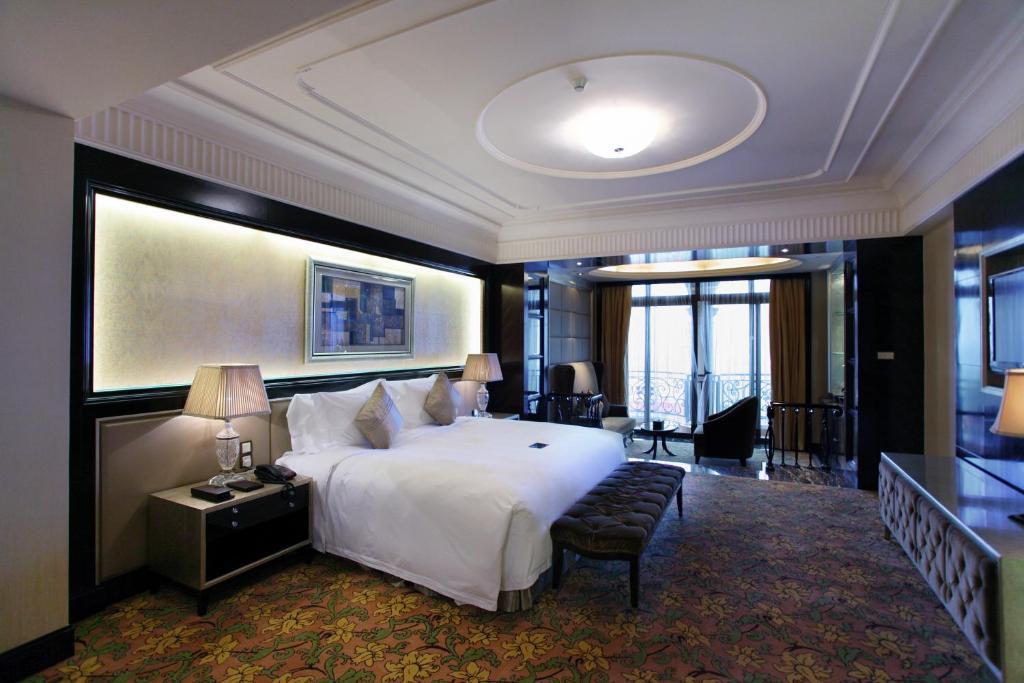 Chateau Premier King Room