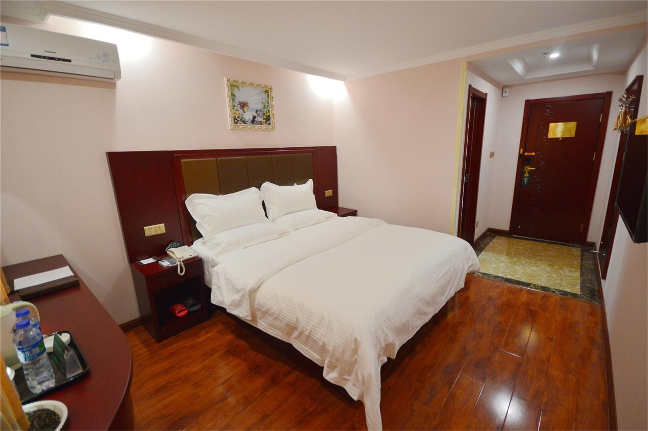 Mainland Chinese Citizens Queen Room