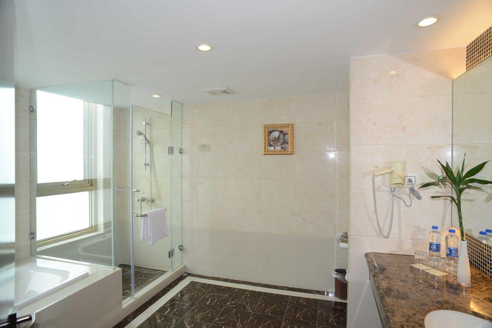 Executive Queen Room,685384278:JPEG