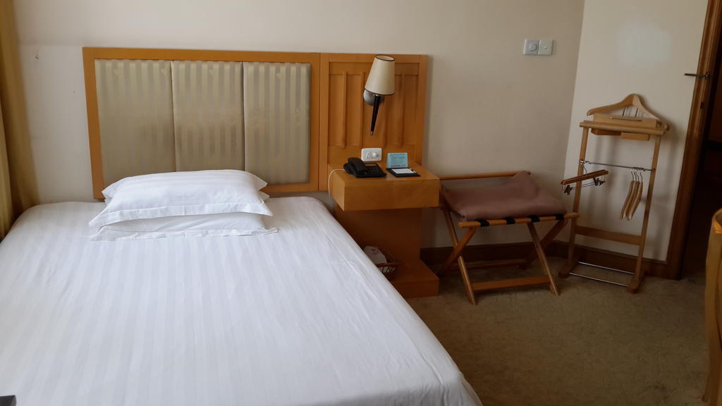Standard Queen Room