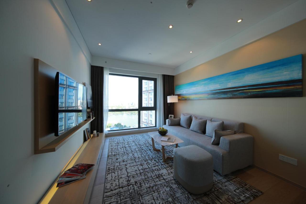 Deluxe One-Bedroom Twin Beds Apartment