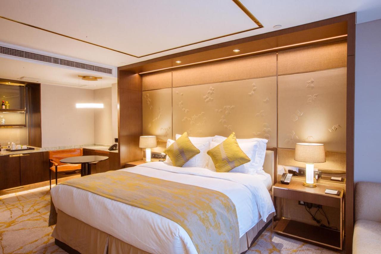 Deluxe King Suite