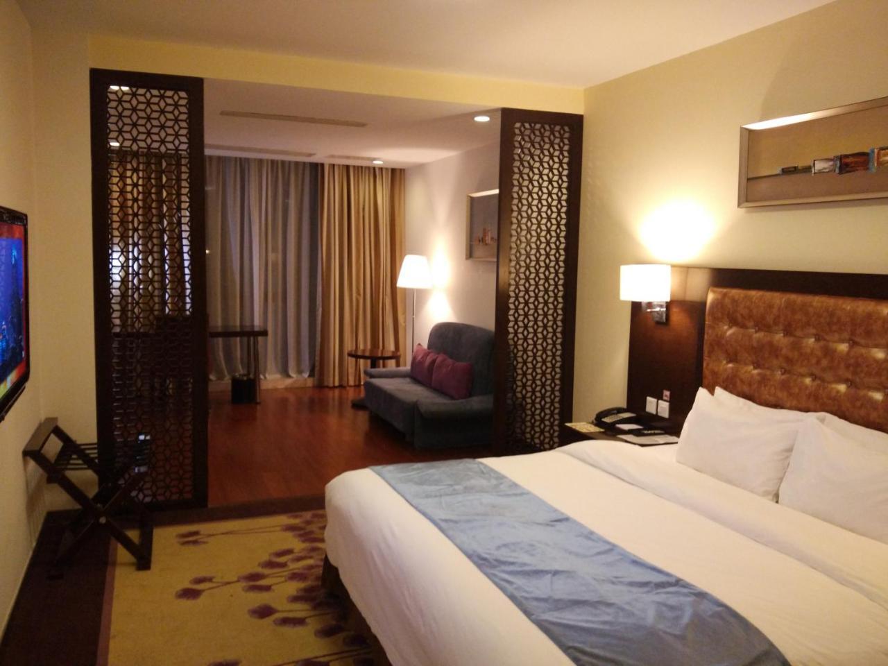Deluxe Queen Room