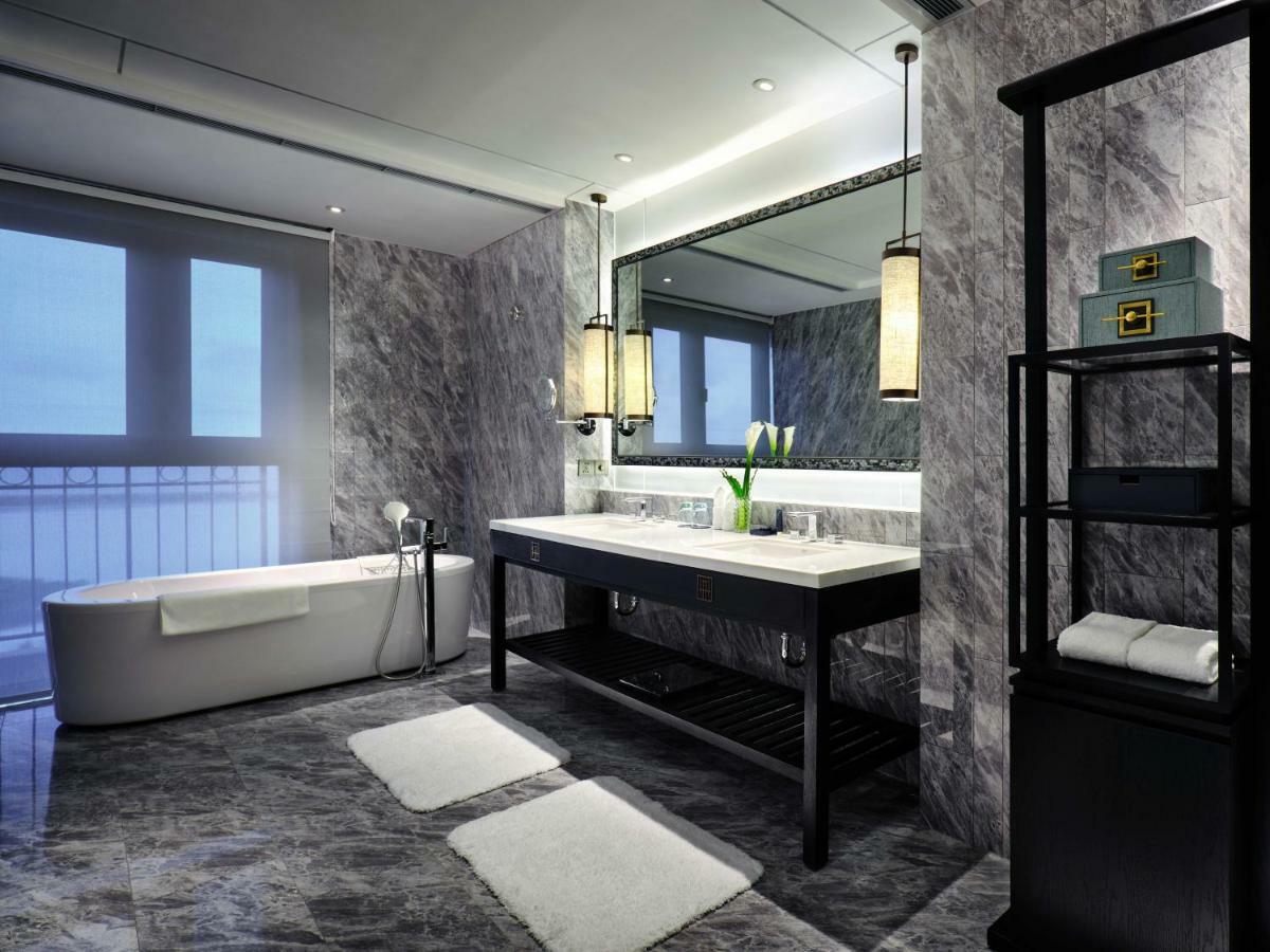 Grand Deluxe Suite Room