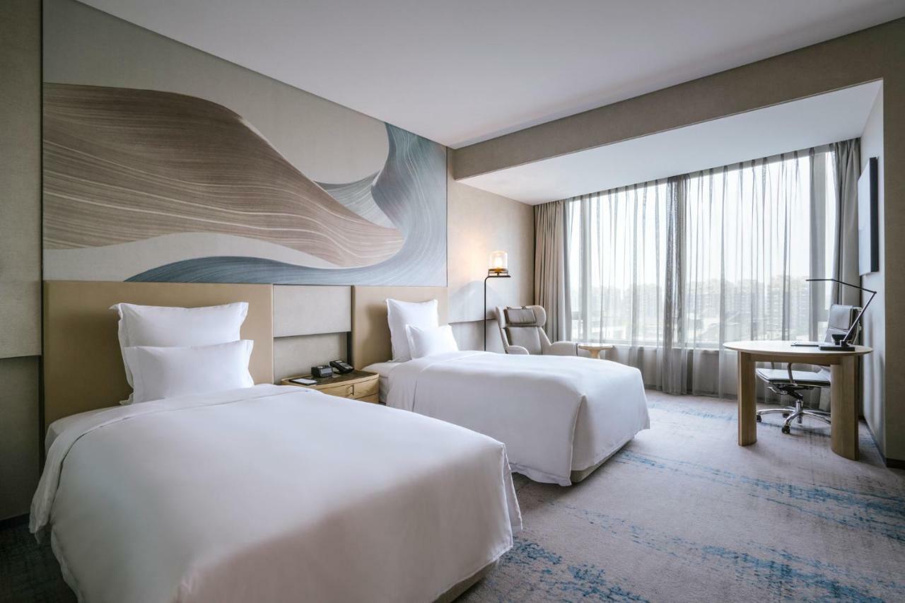 Deluxe Twin Room with City View - High Floor,952185886:JPEG