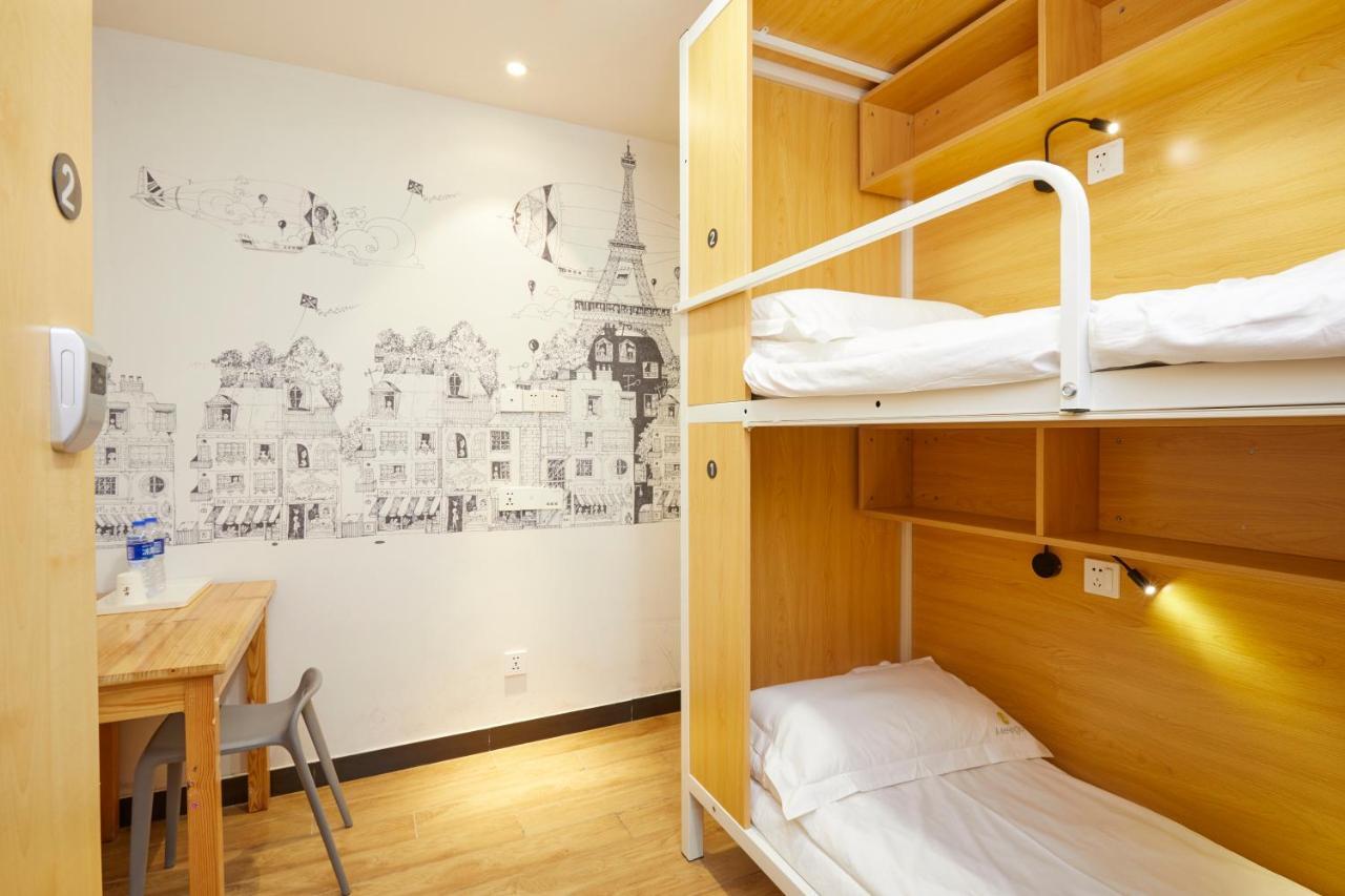 Stand 2-Dormitory Room Without Window