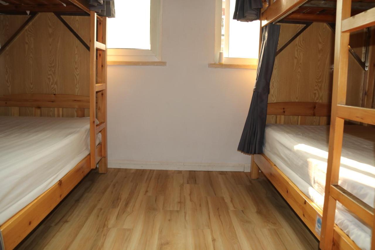 Lit dans Dortoir pour Hommes